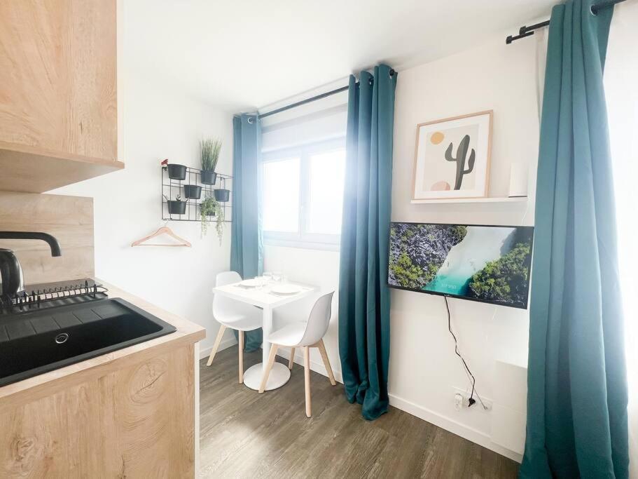 Suite Le Studio Litchi Baigne De Lumieres & Proche Des Plages Saint-Nazaire  Exterior photo